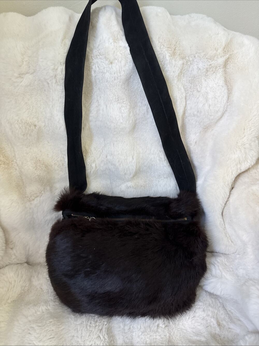 VINTAGE MINK FUR DARK BROWN HAND MUFF WARMER PURSE/ZIPPER POCKET CARRY STRAP